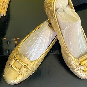 Aerosoles Gold Leather Flats. Dressy or casual size 7 1/2 slip on-comfy-near new
